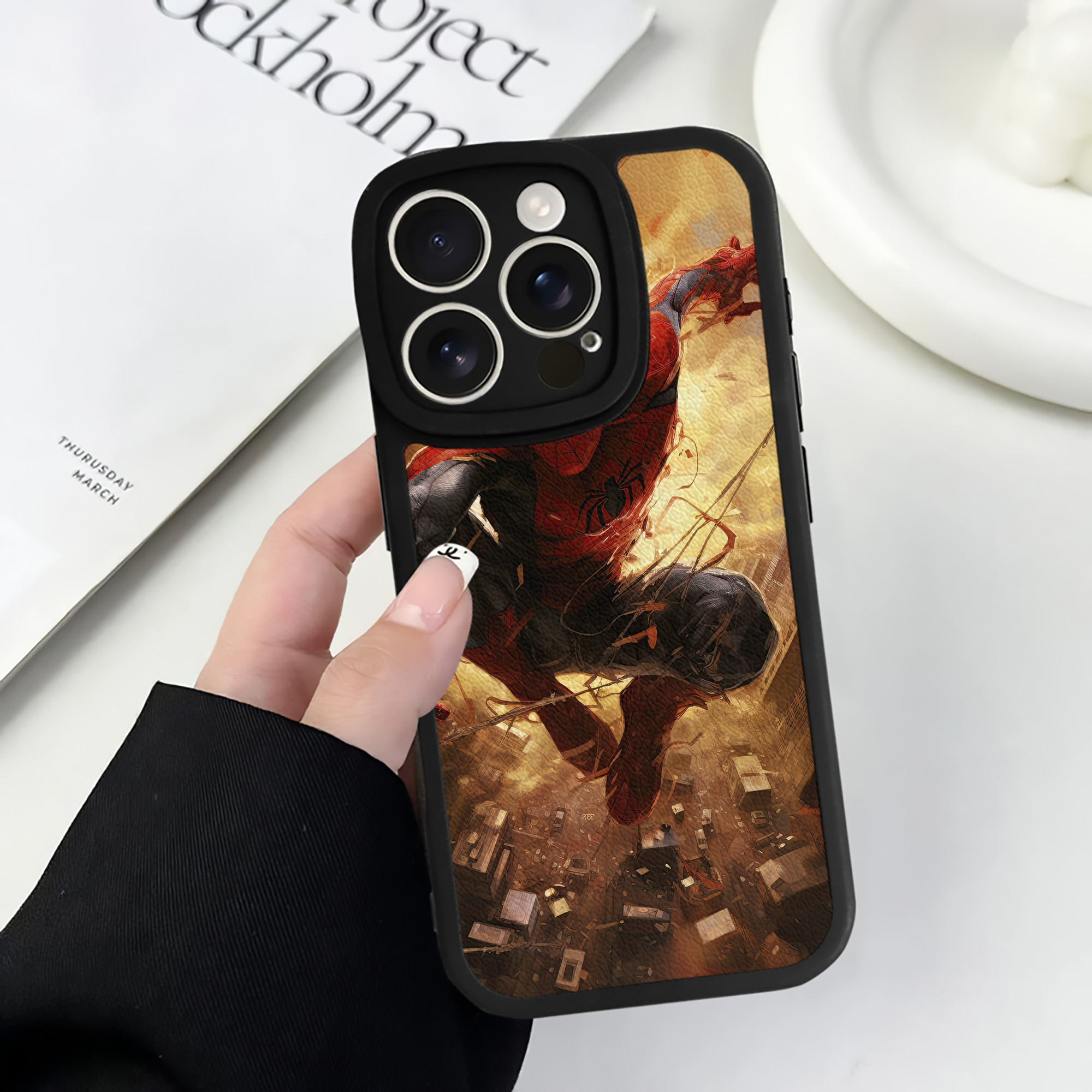 （画像用） Spider Man スパイダーマン 【iPhone 16シリーズ対応】シリコンスマホケース（レザー調） 材質：シリコン